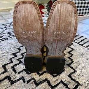 Like New Ariat Boots